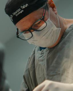 Dr. Newton Tafuri in surgical attire in the operating room