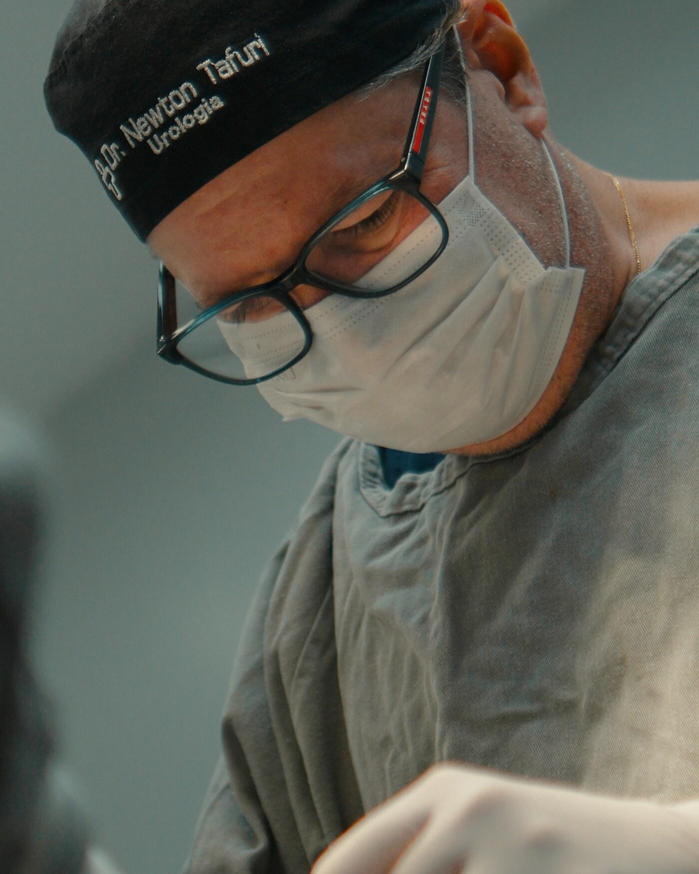 Dr. Newton Tafuri in surgical attire in the operating room
